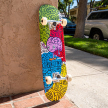 Brain Love complete skateboard, detail view